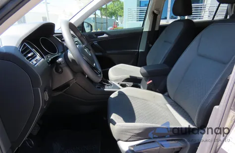 2021 Volkswagen Tiguan S z USA, uszkodzony, nr VIN 3VV1B7AX2MM125993